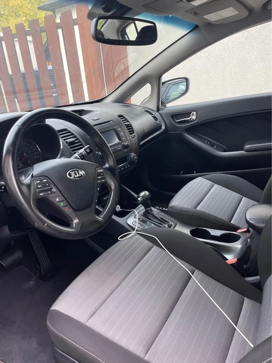 2016 Kia Forte - Image 6 of 8