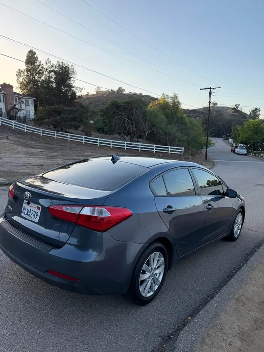 2016 Kia Forte - Image 5 of 10
