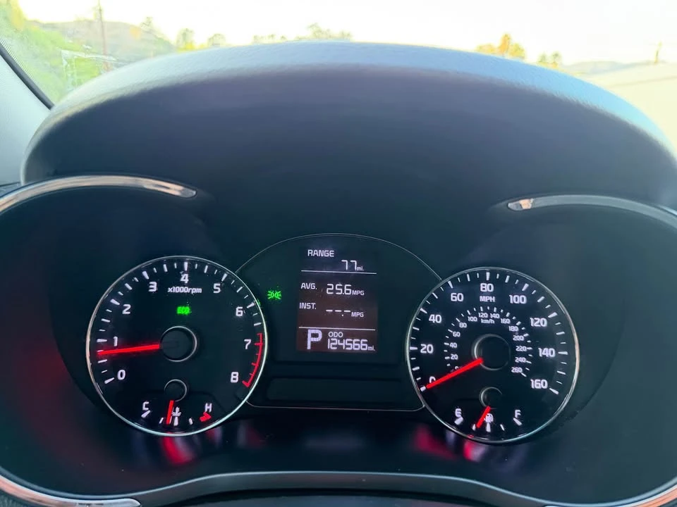 2016 Kia Forte - Image 8 of 10