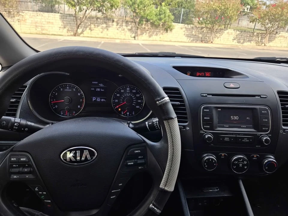 2016 Kia Forte - Image 6 of 8