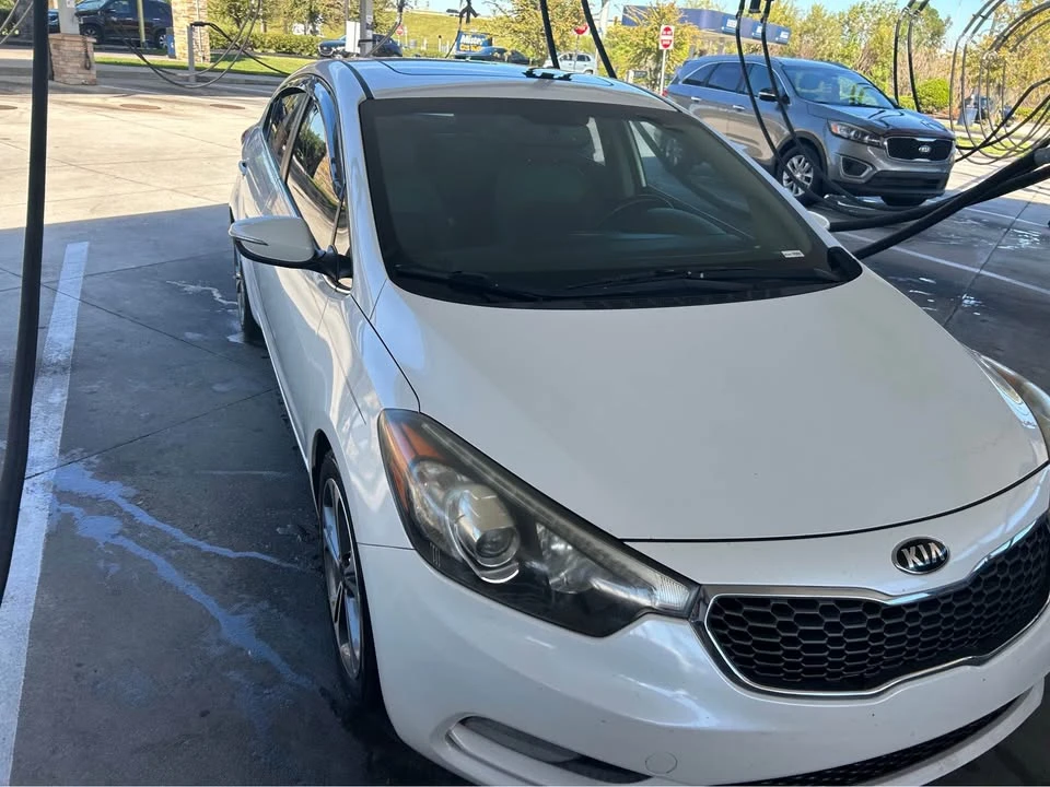 2016 Kia Forte - Image 6 of 9