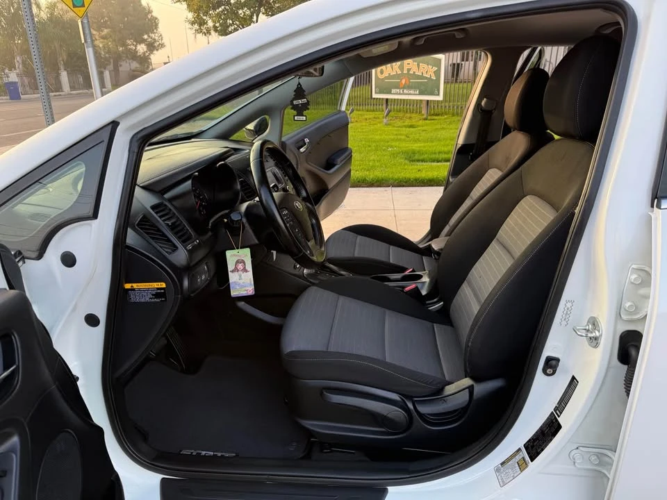 2016 Kia Forte - Image 10 of 16
