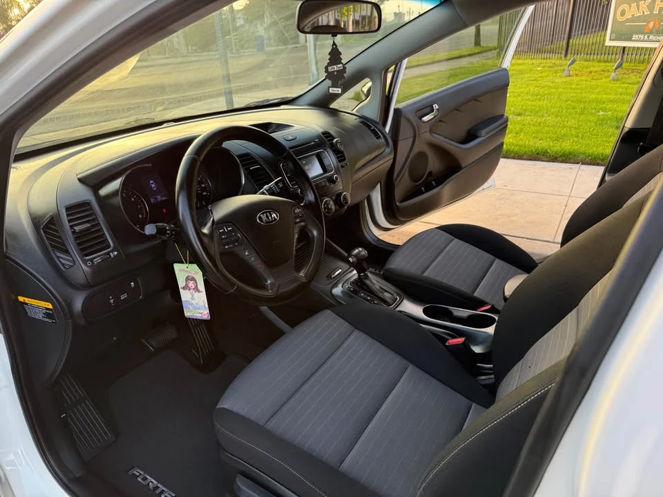 2016 Kia Forte - Image 7 of 16
