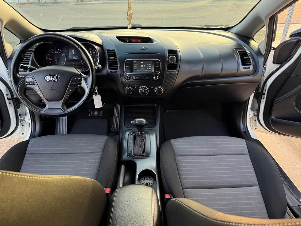 2016 Kia Forte - Image 13 of 16