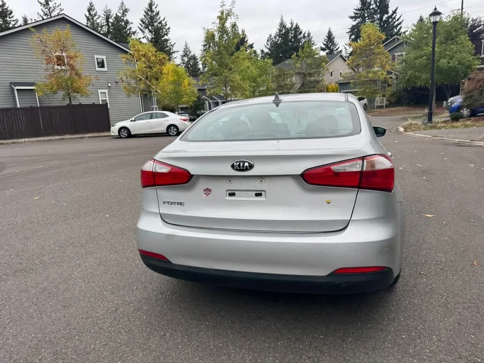 2016 Kia Forte - Image 6 of 15