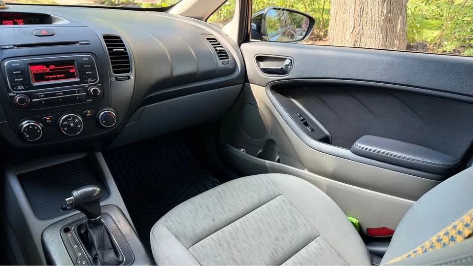 2016 Kia Forte - Image 8 of 13