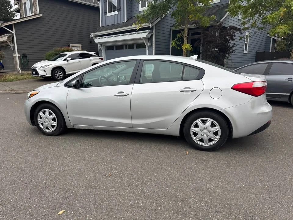 2016 Kia Forte - Image 7 of 15