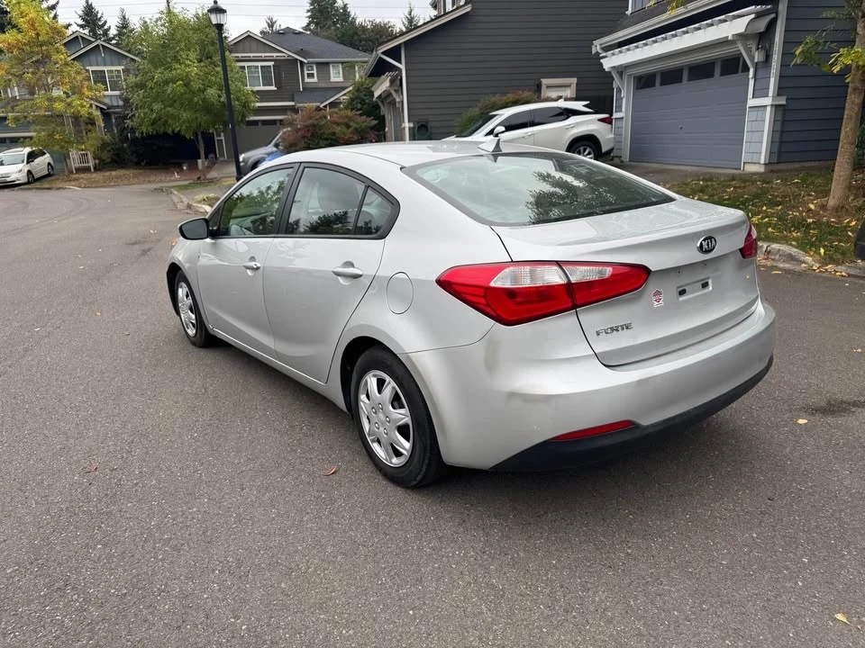 2016 Kia Forte - Image 5 of 15