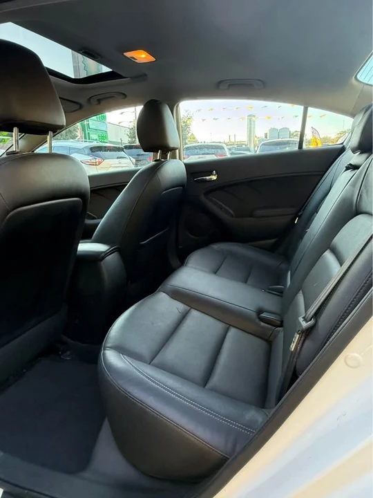 2016 Kia Forte - Image 9 of 13