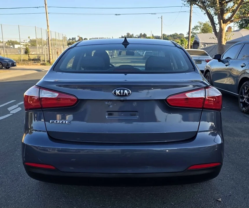 2016 Kia Forte - Image 4 of 19