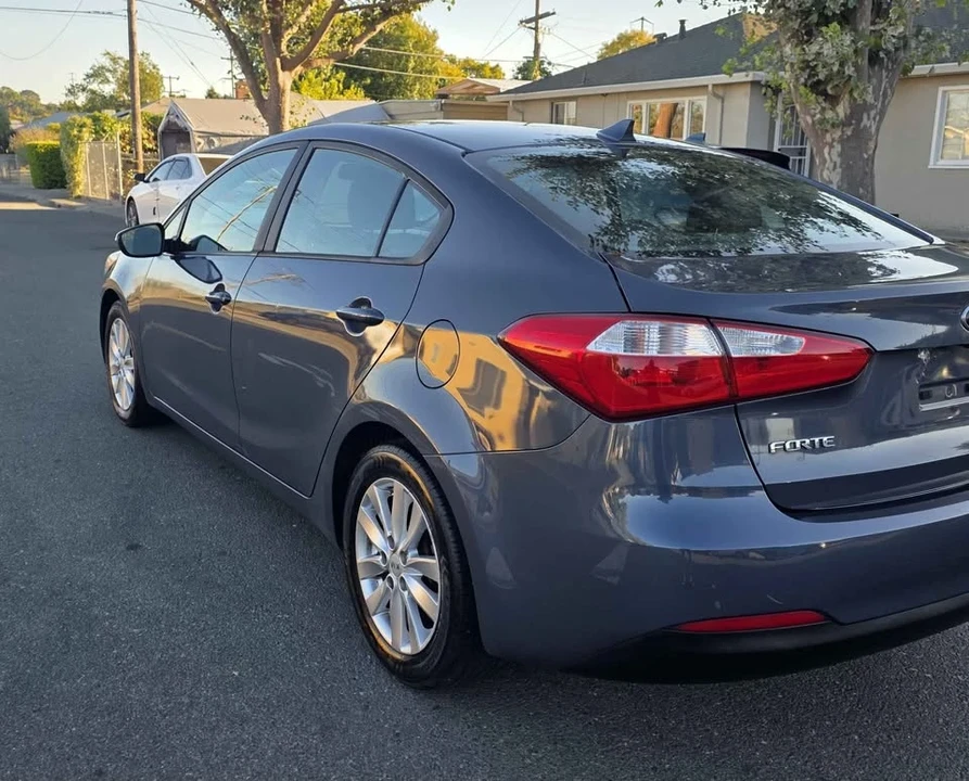 2016 Kia Forte - Image 8 of 19