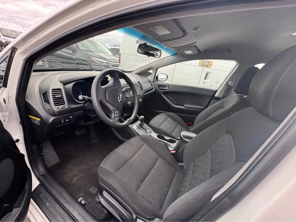 2016 Kia Forte - Image 9 of 13