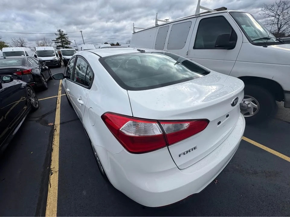 2016 Kia Forte - Image 7 of 13