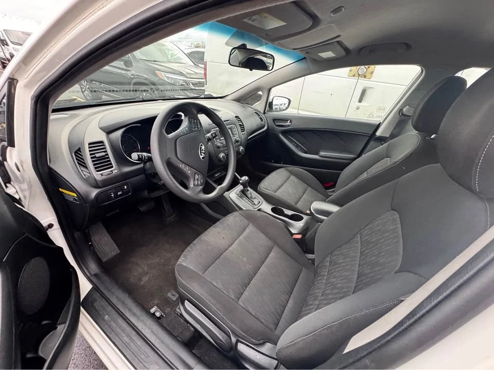 2016 Kia Forte - Image 10 of 13