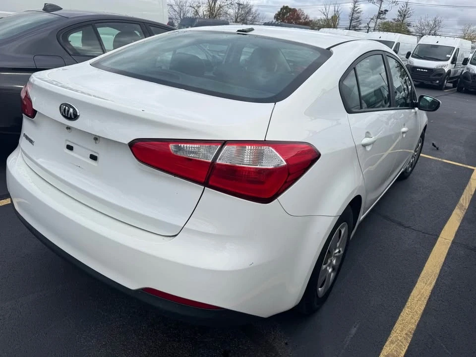 2016 Kia Forte - Image 5 of 13