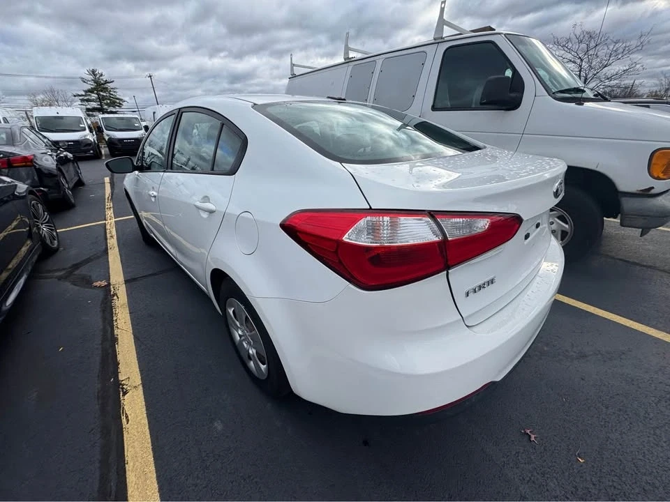 2016 Kia Forte - Image 6 of 13