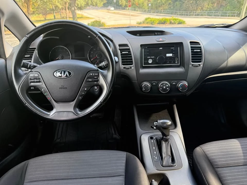 2016 Kia Forte - Image 8 of 16