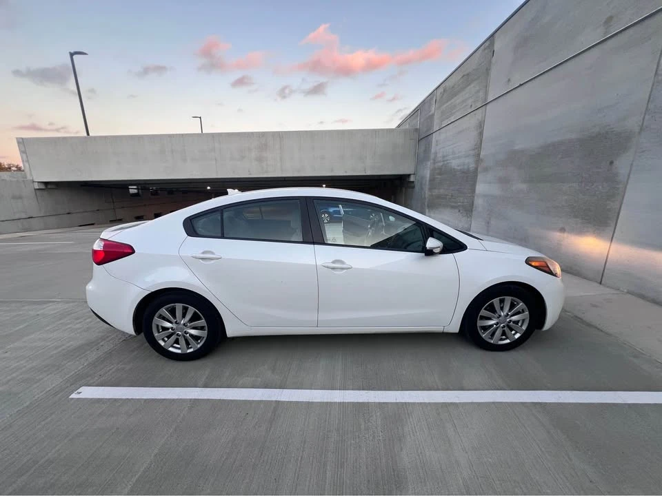 2016 Kia Forte - Image 9 of 11