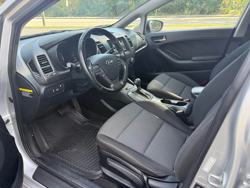 2016 Kia Forte - Image 10 of 16