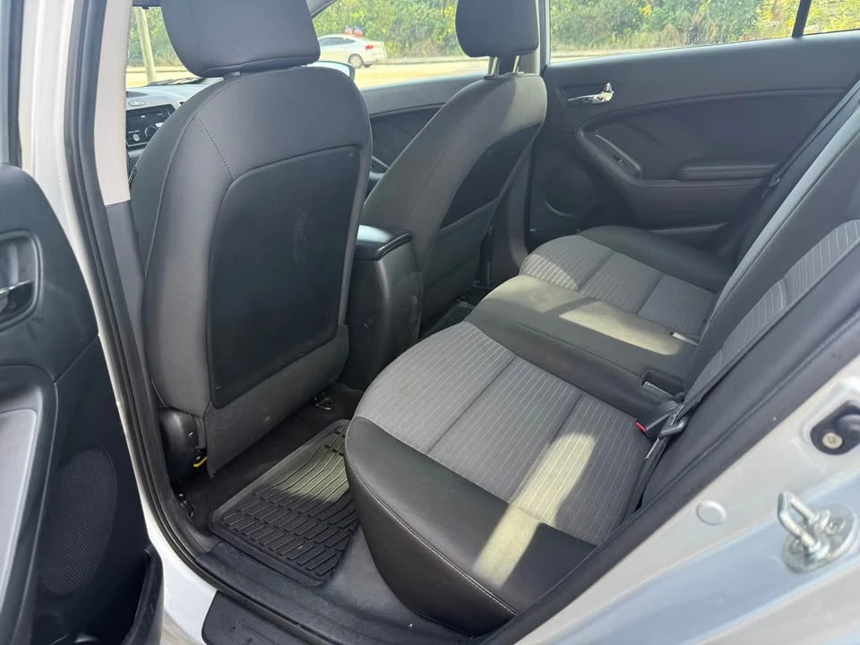 2016 Kia Forte - Image 9 of 16
