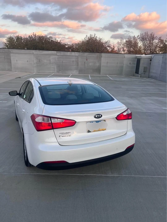 2016 Kia Forte - Image 3 of 11