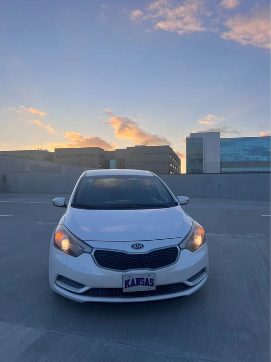 2016 Kia Forte - Image 2 of 11
