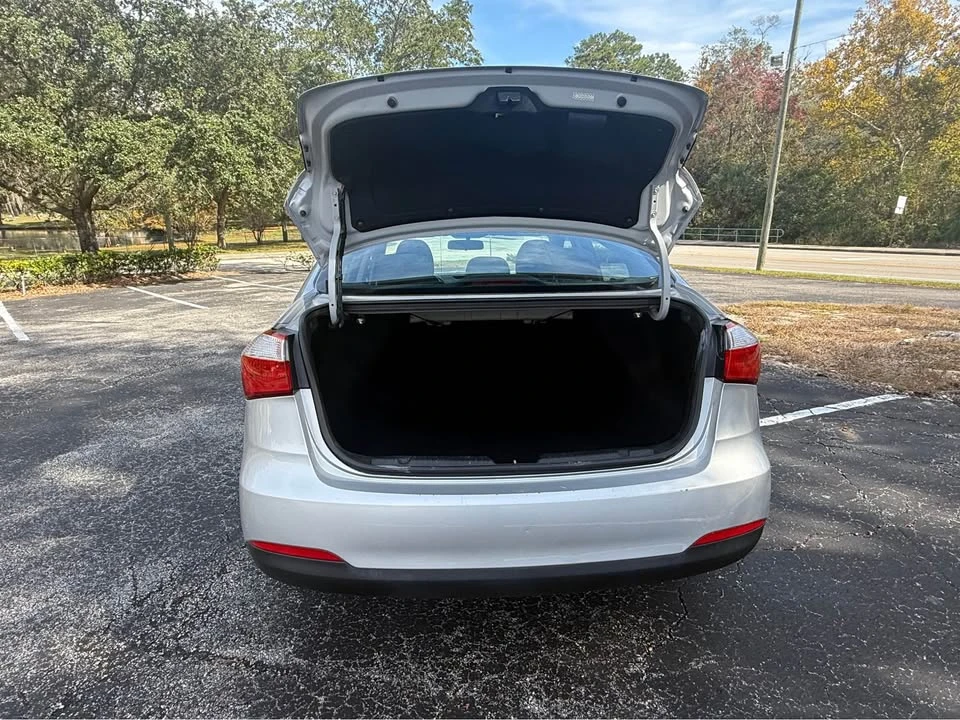 2016 Kia Forte - Image 11 of 16