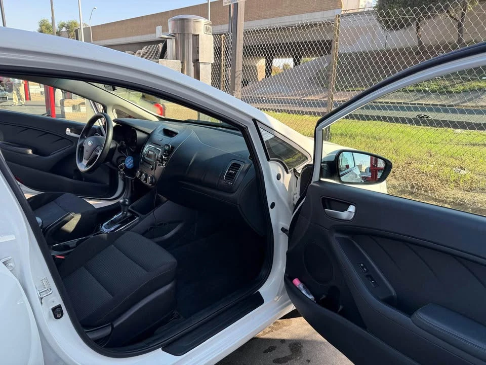 2016 Kia Forte - Image 6 of 9