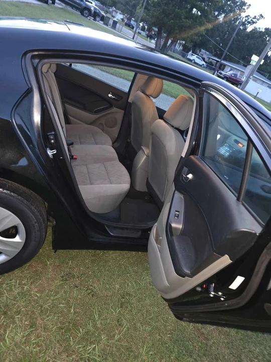 2016 Kia Forte - Image 10 of 15