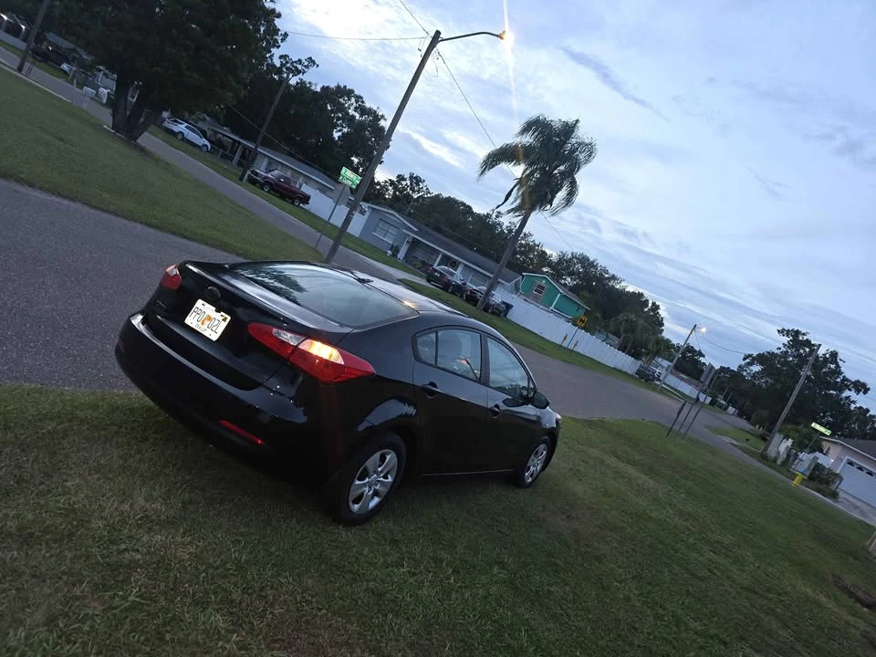2016 Kia Forte - Image 9 of 15