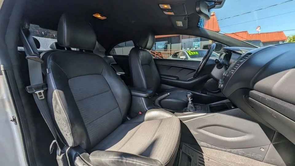 2016 Kia Forte - Image 10 of 16