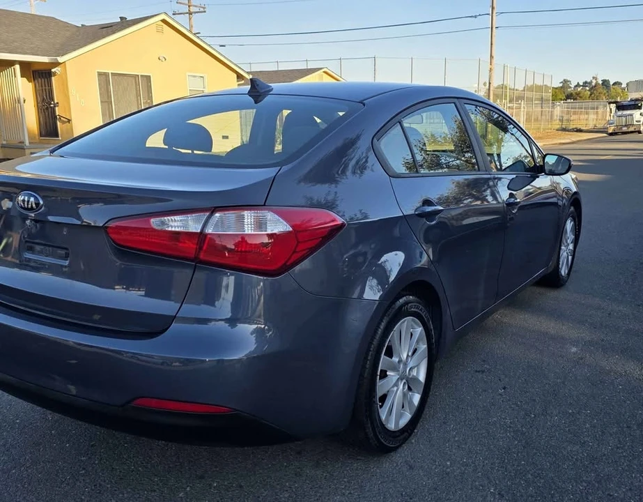 2016 Kia Forte - Image 6 of 18