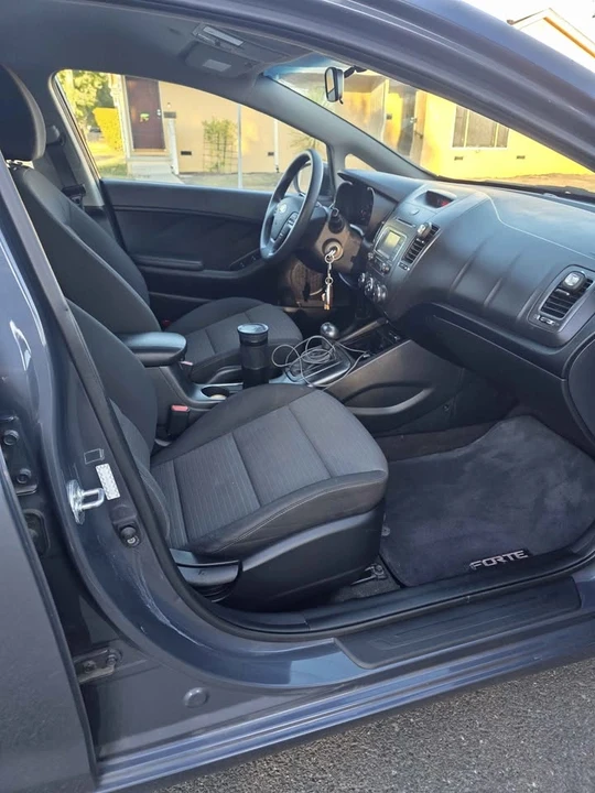 2016 Kia Forte - Image 10 of 18