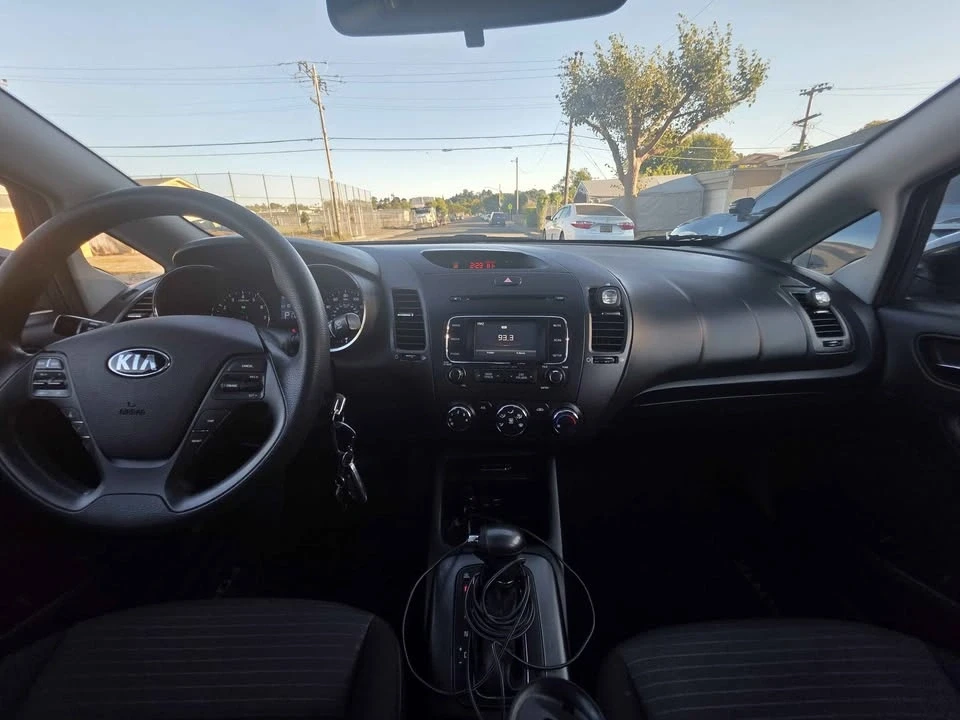 2016 Kia Forte - Image 13 of 18
