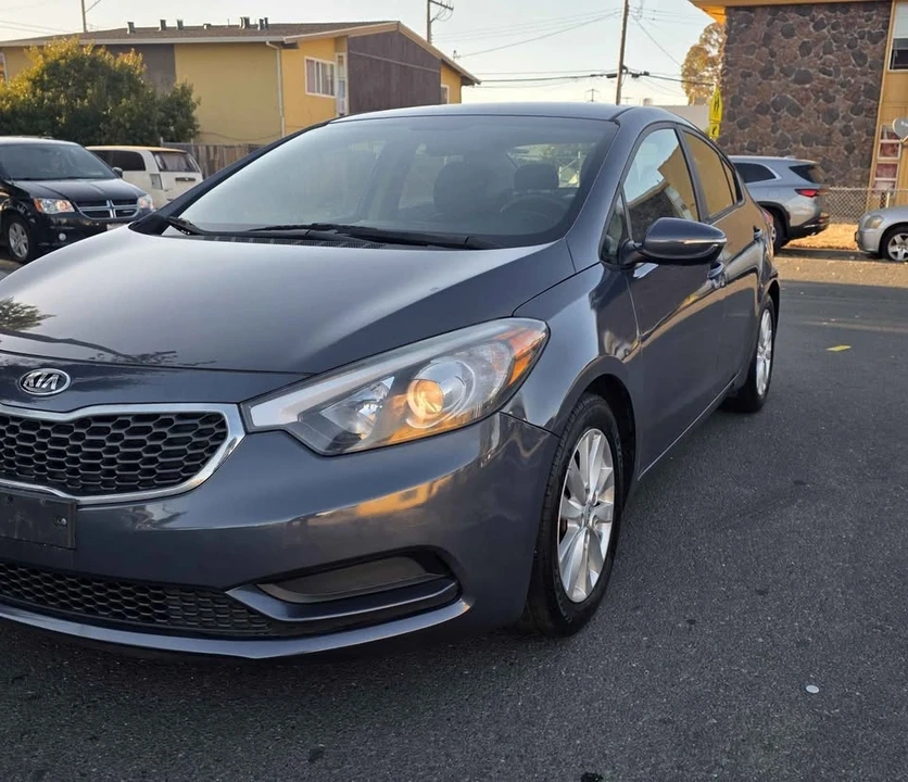 2016 Kia Forte - Image 2 of 18