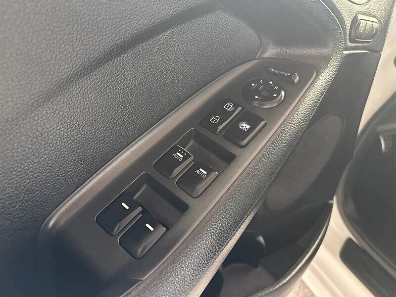 2016 Kia Forte - Image 9 of 20