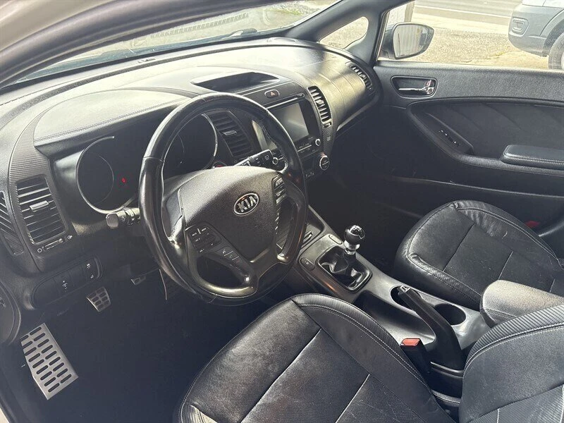 2016 Kia Forte - Image 11 of 20