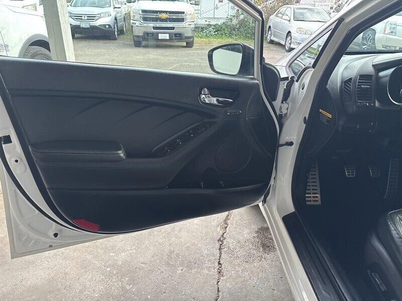 2016 Kia Forte - Image 8 of 20