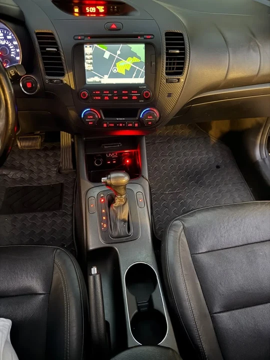 2016 Kia Forte - Image 11 of 17