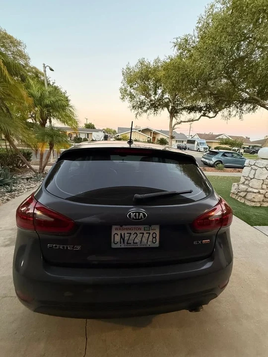 2016 Kia Forte - Image 4 of 17