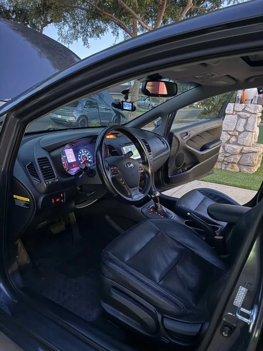 2016 Kia Forte - Image 10 of 17