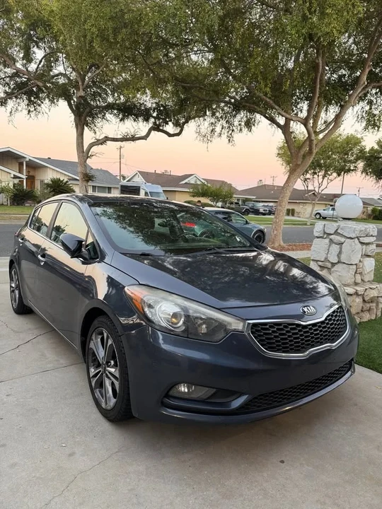 2016 Kia Forte - Image 2 of 17
