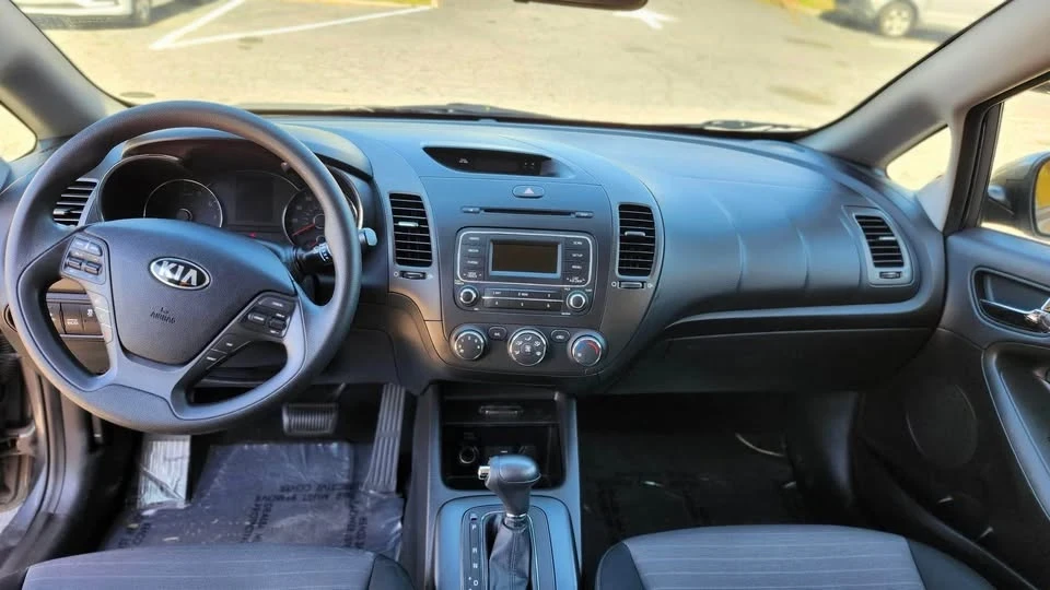 2016 Kia Forte - Image 7 of 10