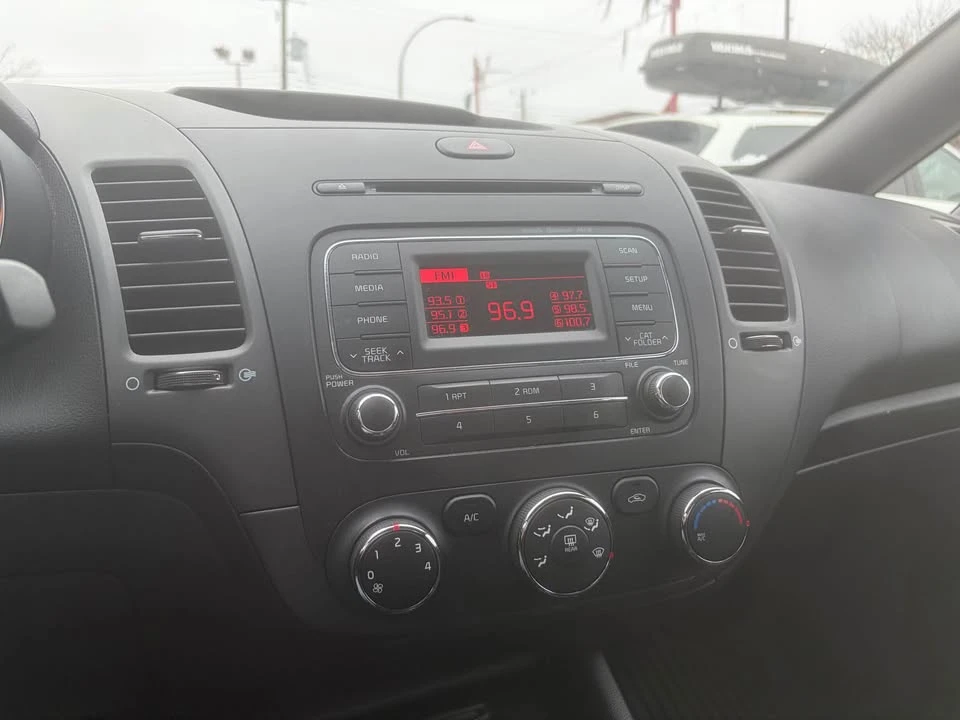 2016 Kia Forte - Image 8 of 10