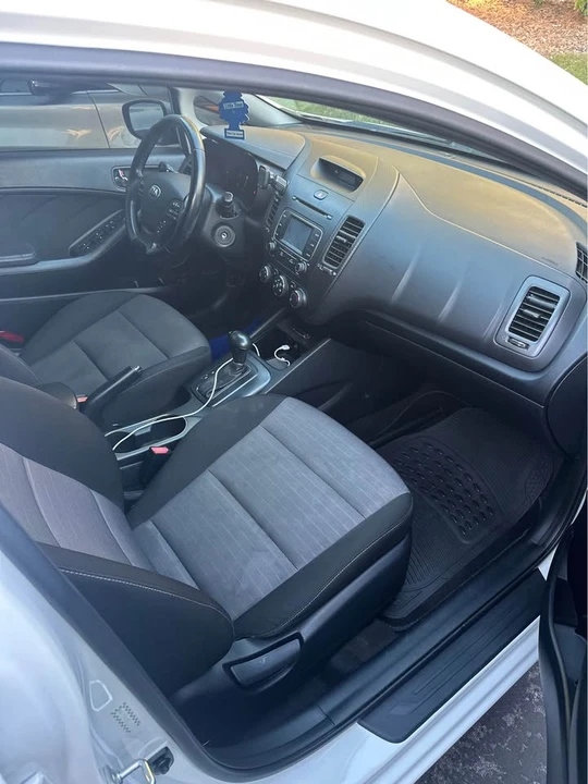 2016 Kia Forte - Image 5 of 9