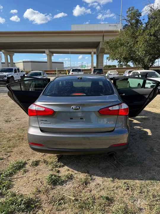 2016 Kia Forte - Image 3 of 8