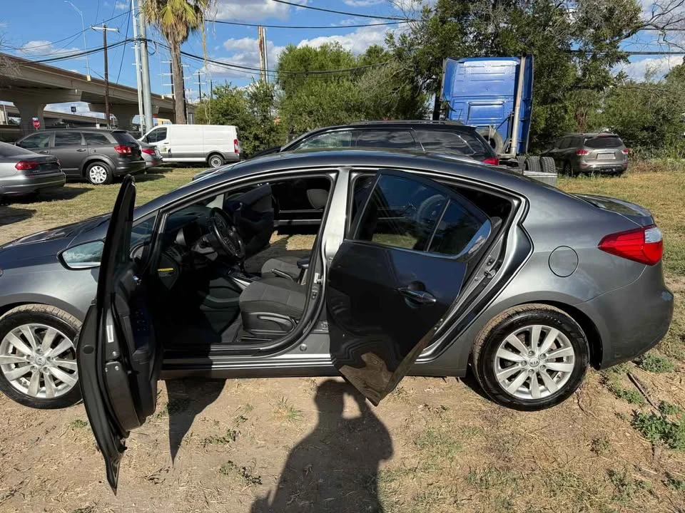 2016 Kia Forte - Image 4 of 8