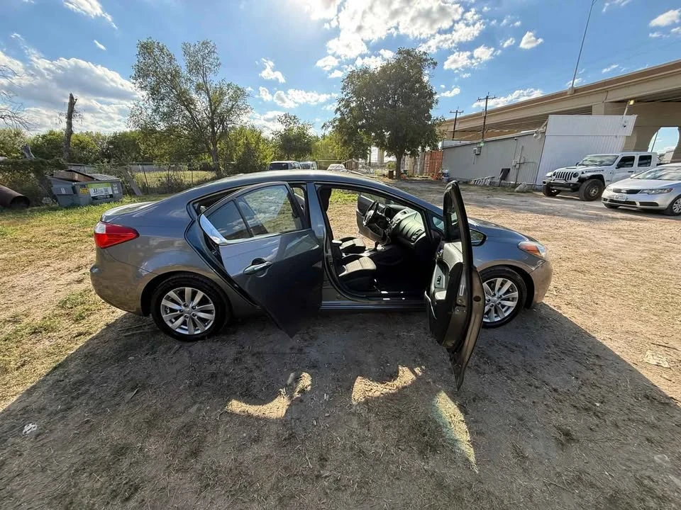 2016 Kia Forte - Image 2 of 8