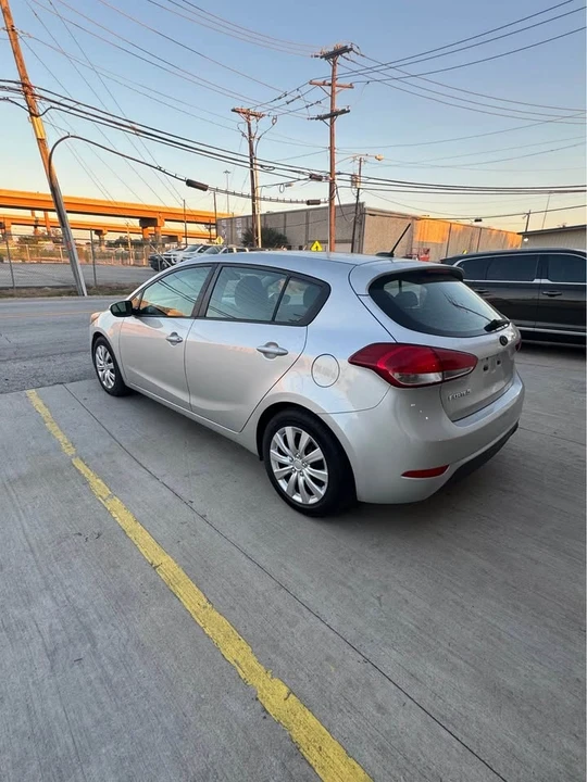 2016 Kia Forte - Image 5 of 15
