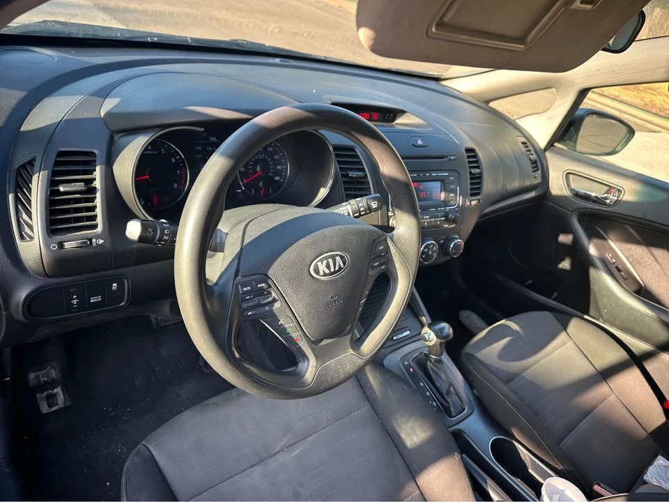 2016 Kia Forte - Image 8 of 10